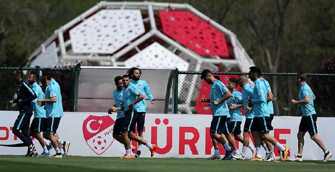 Türkiye 'futbolun beşiğinde' galibiyet arıyor