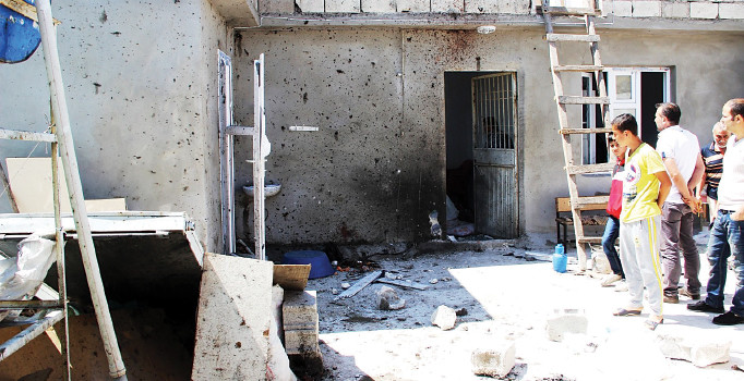 Canlı bomba yeleği ile uyuyan Yunus Durmaz, operasyon sırasında çatıda kendisini patlattı