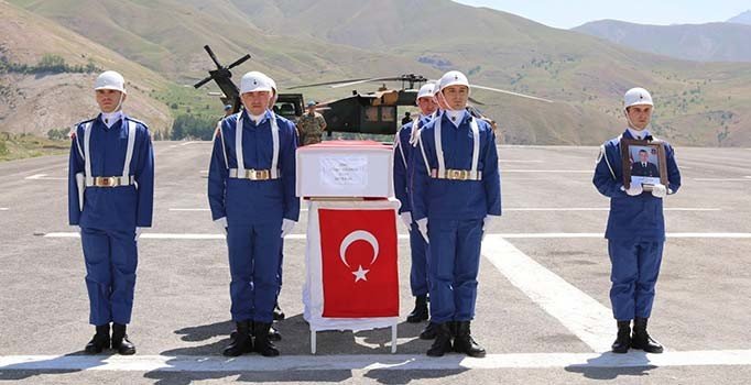 Hakkari'de şehit asker için tören