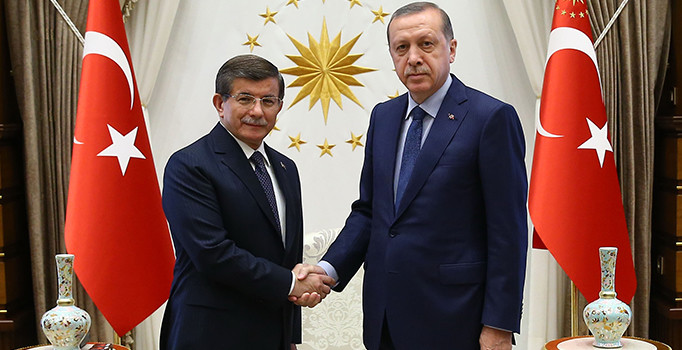 Davutoğlu, 18:00'de istifasını Cumhurbaşkanı Erdoğan'a sundu