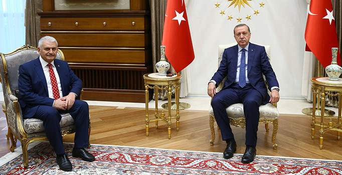 Davutoğlu'nun istifasını sunmasının ardından Erdoğan, Yıldırım'a hükümeti kurma görevini verdi