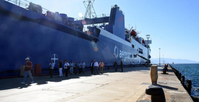 Çeşme ile Atina arasında feribot seferleri başladı