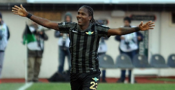 Akhisar Belediyespor Rodallega'yı bırakmayacak