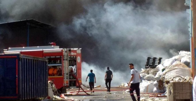 Tekirdağ'da geri dönüşüm fabrikasında yangın
