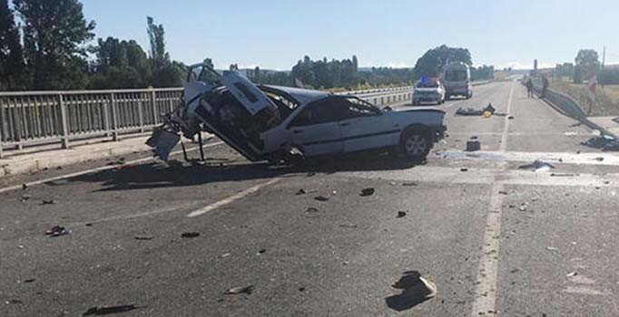 Düğün dönüşü feci kaza: 2 ölü, 3 yaralı