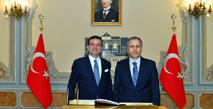 İstanbul Valiliği'nden Atatürk açıklaması: Kesinlikle kasıt yok