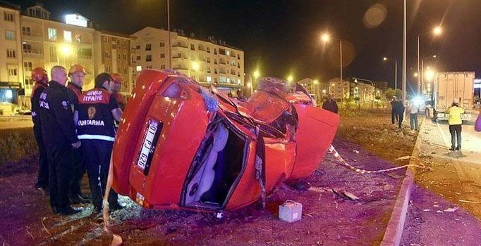 Sivas'ta düğün konvoyundaki trafik kazası