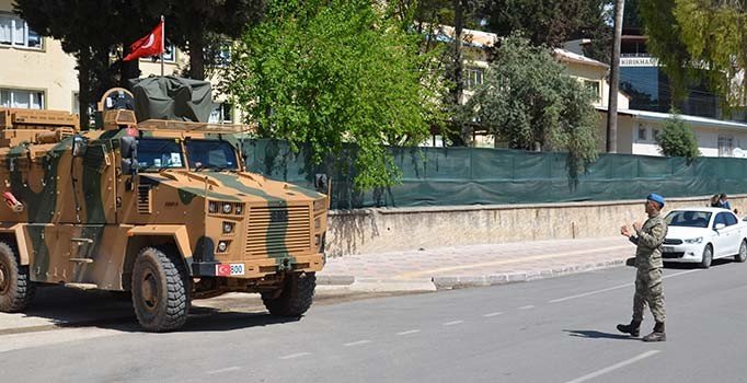 Sınıra zırhlı araç ve komando takviyesi