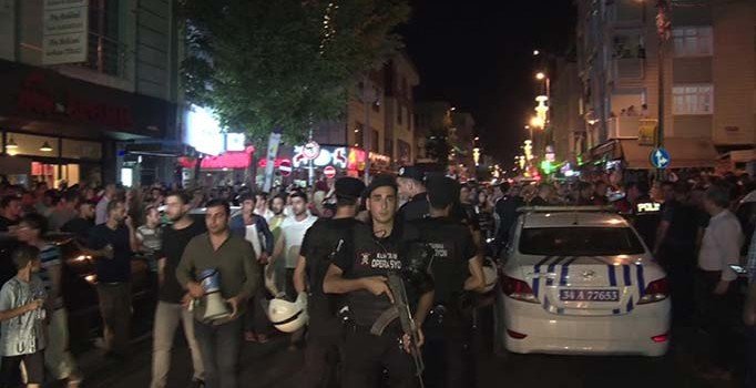 'Küçükçekmece'de taciz' iddiasına WhatsApp'tan provokasyon