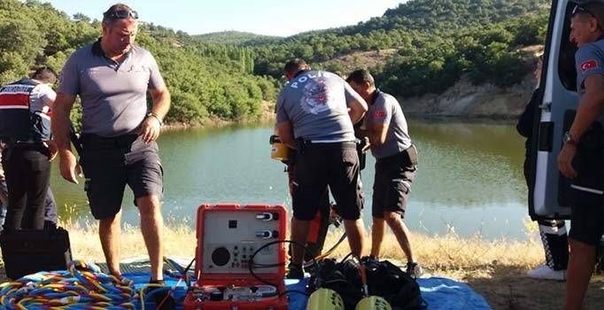 Serinlemek için girdiği gölette boğuldu