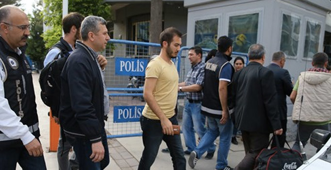 İzmir'de paralel yapı operasyonu: Merkez valisi tutuklandı