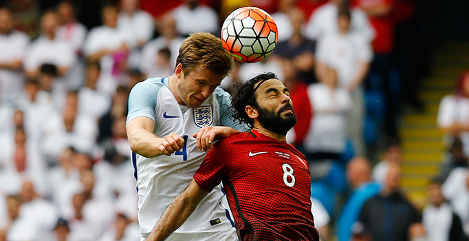 Esat Yılmaer, Türkiye'nin İngiltere'ye 2-1 yenildiği maçı kaleme aldı