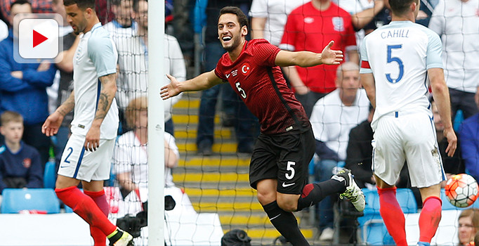 Hakan Çalhanoğlu'ndan İngiltere'ye tarihi gol