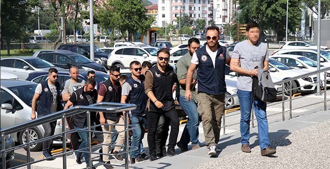 Bolu’da, FETÖ şüphelisi 2 asker ve 1 sivil tutuklandı