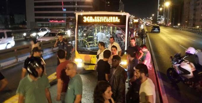 Zincirlikuyu'da metrobüs kazası