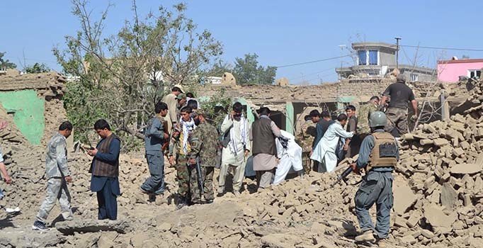 Afganistan'da istihbarat binasına bombalı saldırı