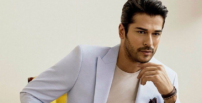 Burak Özçivit'in eski sevgilisi bakın kim çıktı? Fahriye'nin eline su bile dökemez, görenler şaştı kaldı