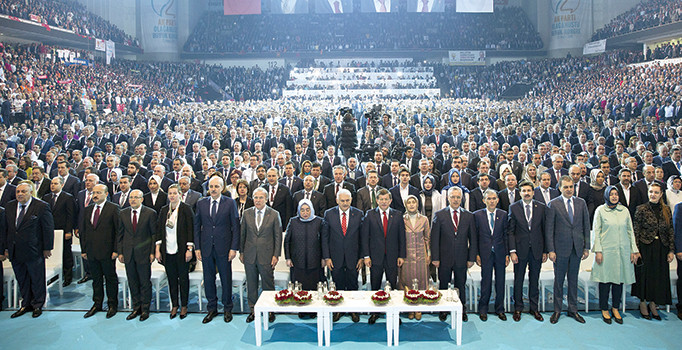 AK Parti kongresinde sandıktan fire çıkmadı Yıldırım görevi devraldı