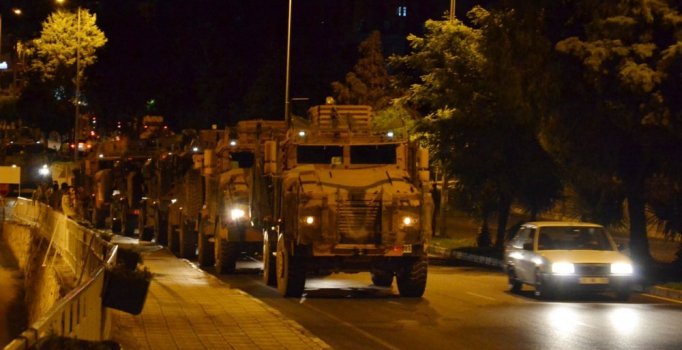 Suriye sınırına gece yarısı askeri sevkiyat