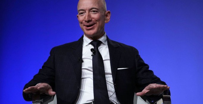 Amozon'un CEO'su Bezos'tan iklim değişikliğiyle mücadeleye 10 milyar dolar sözü