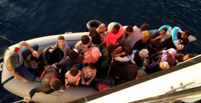Didim’de bir gecede 73 göçmen yakalandı