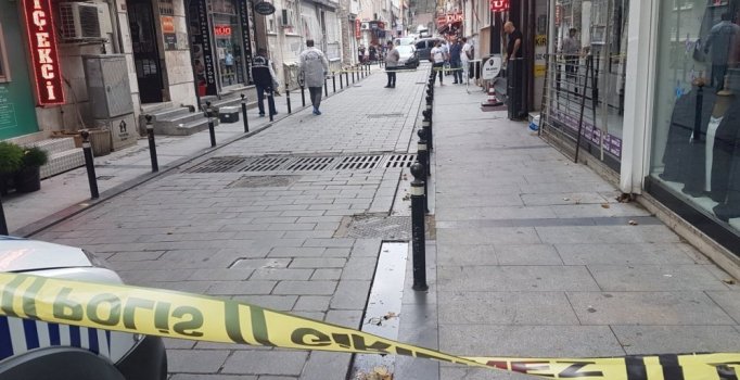 Beşiktaş'ta apartman yöneticisi tartıştığı dükkan sahibini bacağından vurdu