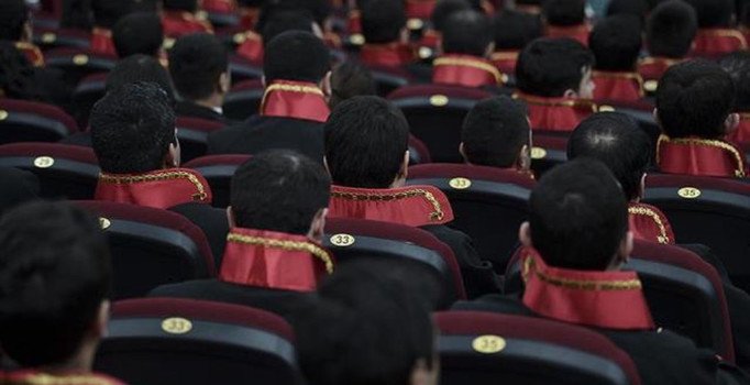 Son dakika! 9 hakim ve savcı görevden uzaklaştırıldı