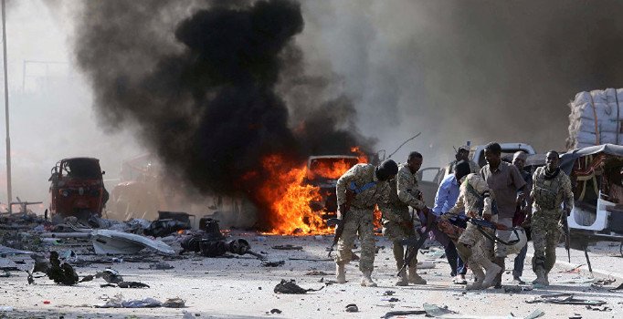 Somali'de bir otele bombalı ve silahlı saldırı: En az 10 ölü!