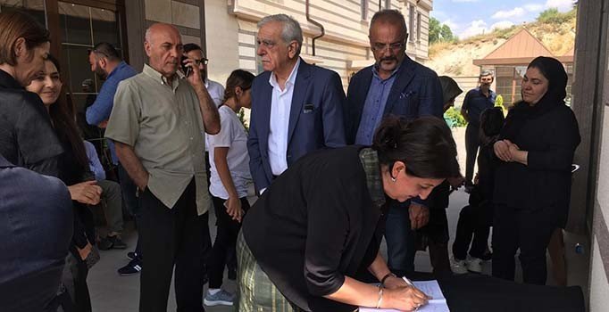 HDP'den Dengir Mir Mehmet Fırat'ın ailesine taziye ziyareti