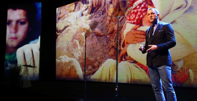 Daniel Craig ve diğer oyuncular İstanbul'daki Dünya İnsani Zirvesi'nde sunum yaptı