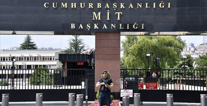 MİT'te 15 Temmuz anması: İlk ateşin açıldığı saatte saygı duruşu