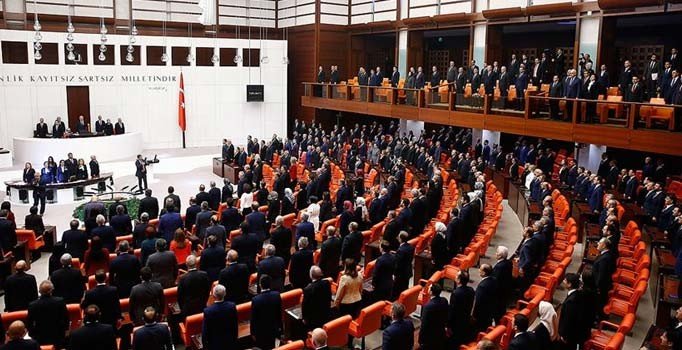 TBMM’de 15 Temmuz Özel Oturumu: CHP Grup Başkanvekili konuştu Meclis karıştı