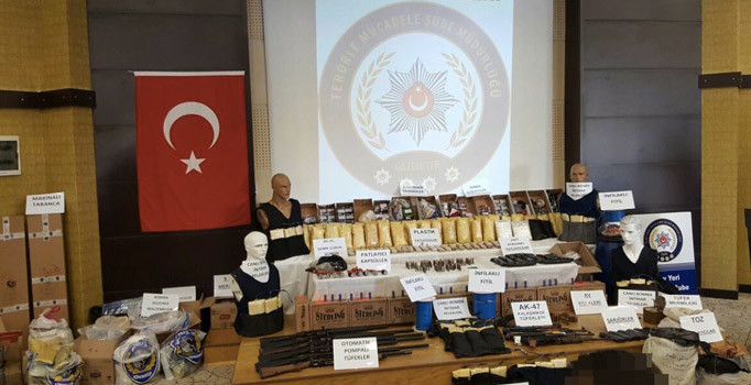 Gaziantep'te IŞİD operasyonlarında malzemeler ele geçirildi