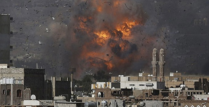 Yemen'de Aden kentinde bombalı saldırı: 30 asker hayatını kaybetti