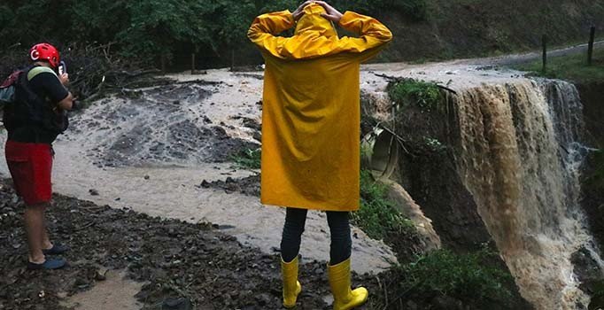 Düzce'de heyelan faciası! 5 köy yolu kapandı, 10 kişi mahsur kaldı