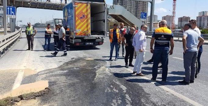 D-100 çökme nedeniyle trafiğe kapatıldı