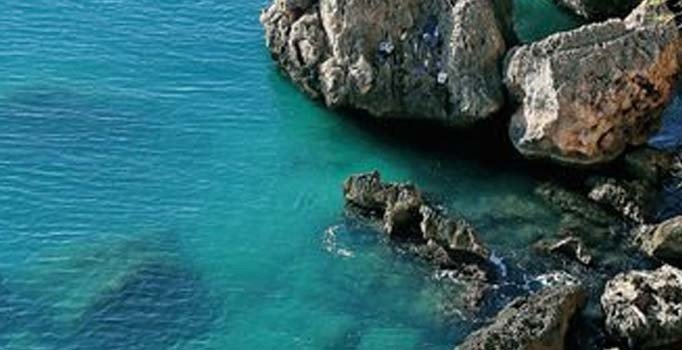 Suya atlarken başını kayaya çarpan kişi öldü