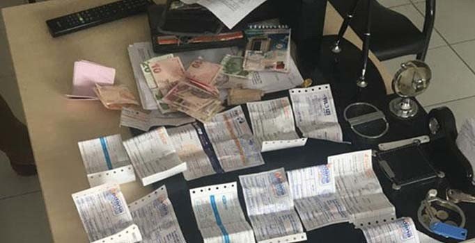 'Bilet alacak param yok' dedi, üzerinden 26 bilet çıktı