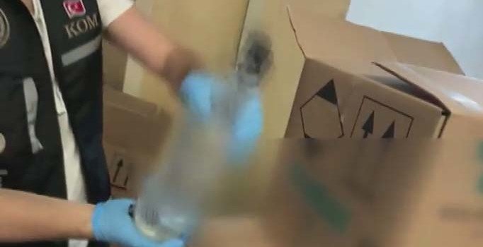 İstanbul'da sahte içki operasyonu: 1 ton metil alkol ele geçirdi