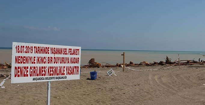 Selin vurduğu Akçakoca’da denize girmek yasaklandı