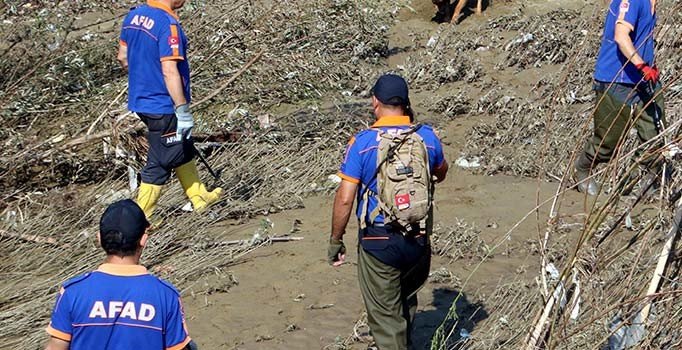 Düzce'de sel bölgesinde bir kız çocuğunun cesedi bulundu