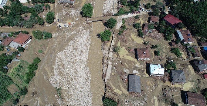 Düzce'de yıkılma riski taşıyan 66 bina boşaltılacak