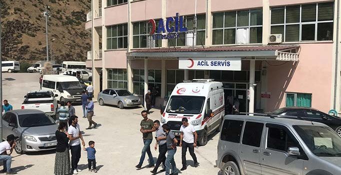Şemdinli'de sivil aracın geçişi sırasında patlama: 1 ölü