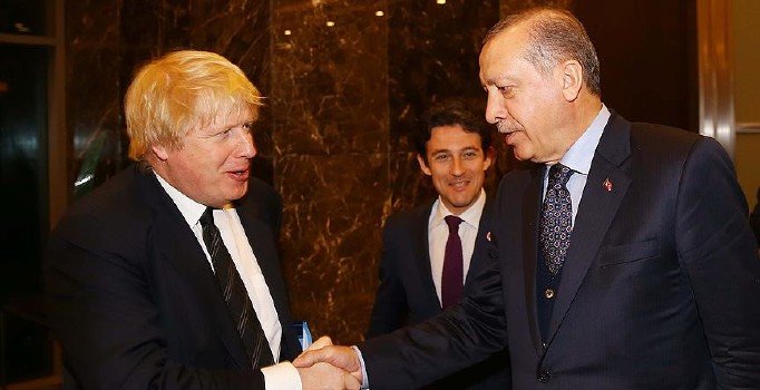 Erdoğan'dan İngiltere Başbakanı Johnson'a tebrik