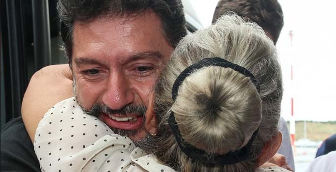 Hakan Atilla'yı taşıyan uçak İstanbul'a indi