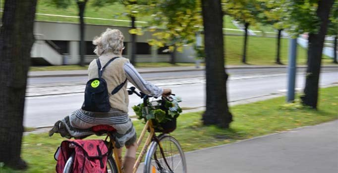 Yaşlı insanlar sosyal medya ile yaşama sarılıyor