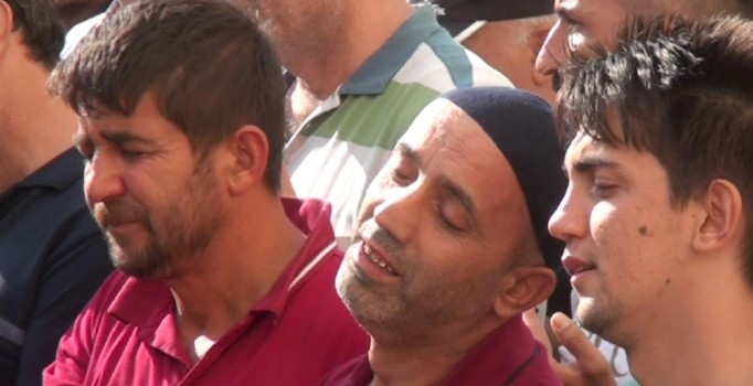 Akaryakıt istasyonunda akıma kapılan çocuğa gözyaşı