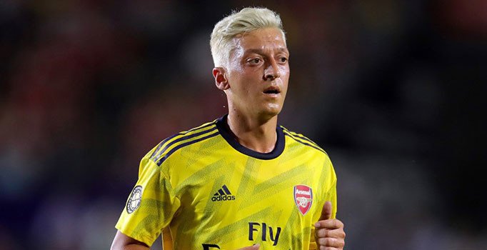 Mesut Özil'e restoran çıkışı bıçaklı saldırı girişimi