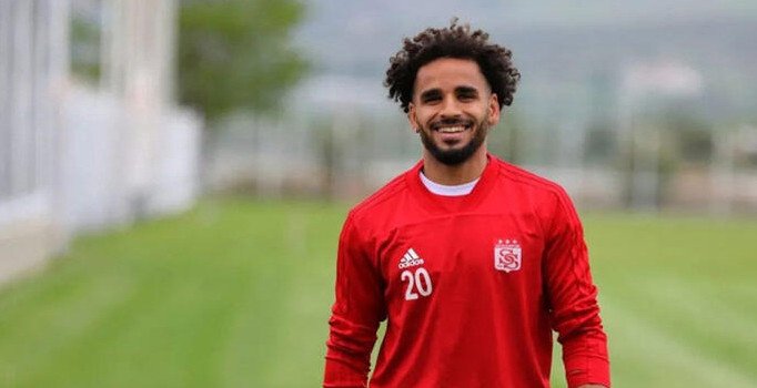 Douglas kimdir ve hangi mevkide oynuyor? Douglas 3 yıllığına Beşiktaş’ta