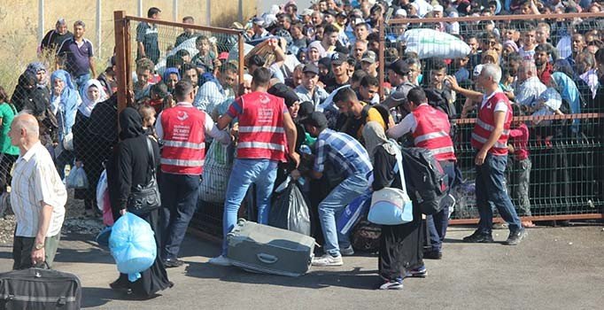 Kurban Bayramı için memleketine giden Suriyeliler izdiham yarattı